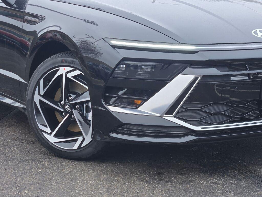 New 2026 Black Hyundai SEL Sport image 3