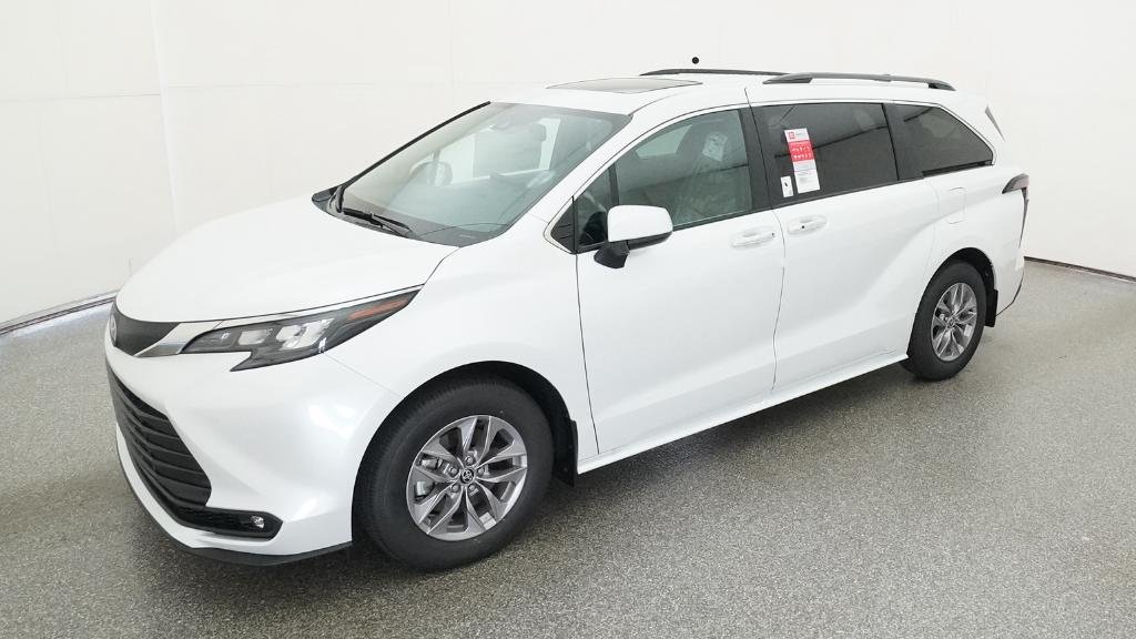 New 2026 Wind Chill Pearl Toyota XLE image 33