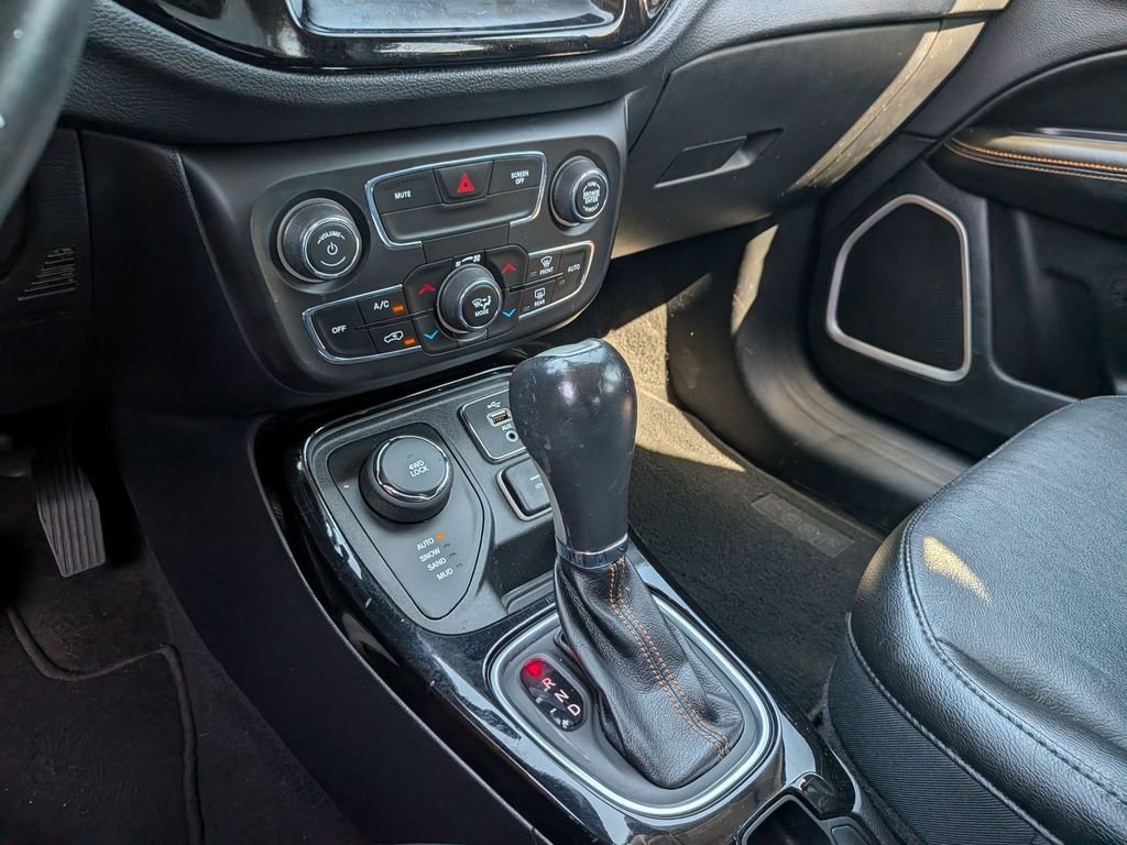 Used 2018 Blue Jeep Limited image 21