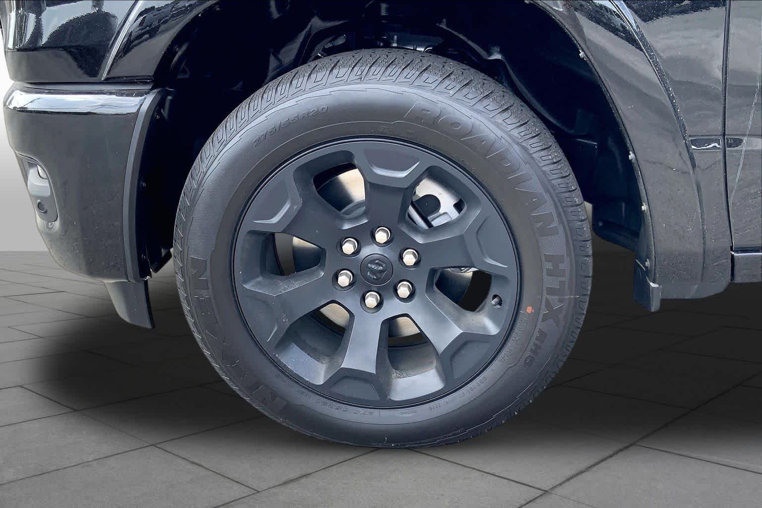 New 2027 Diamond Black Crystal Pearl-Coat Exterior Paint RAM Lone Star image 8
