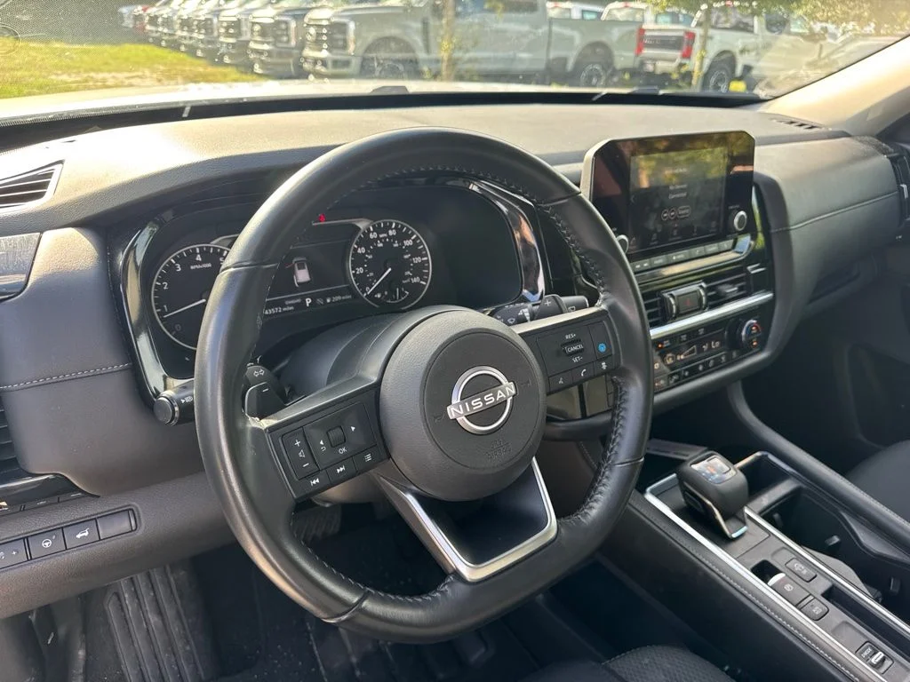 Used 2025 Brilliant Silver Metallic Nissan SV image 9