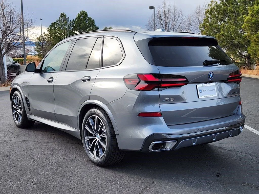 Used 2026 Skyscraper Grey Metallic BMW xDrive50e image 3