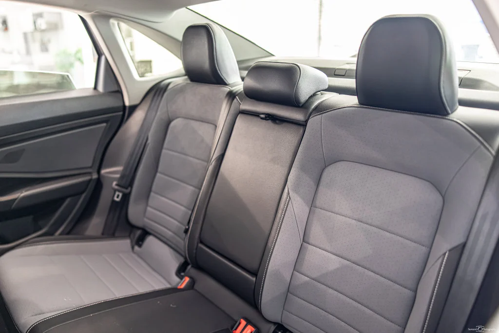Used 2025 Gray Volkswagen 1.5T SE image 31
