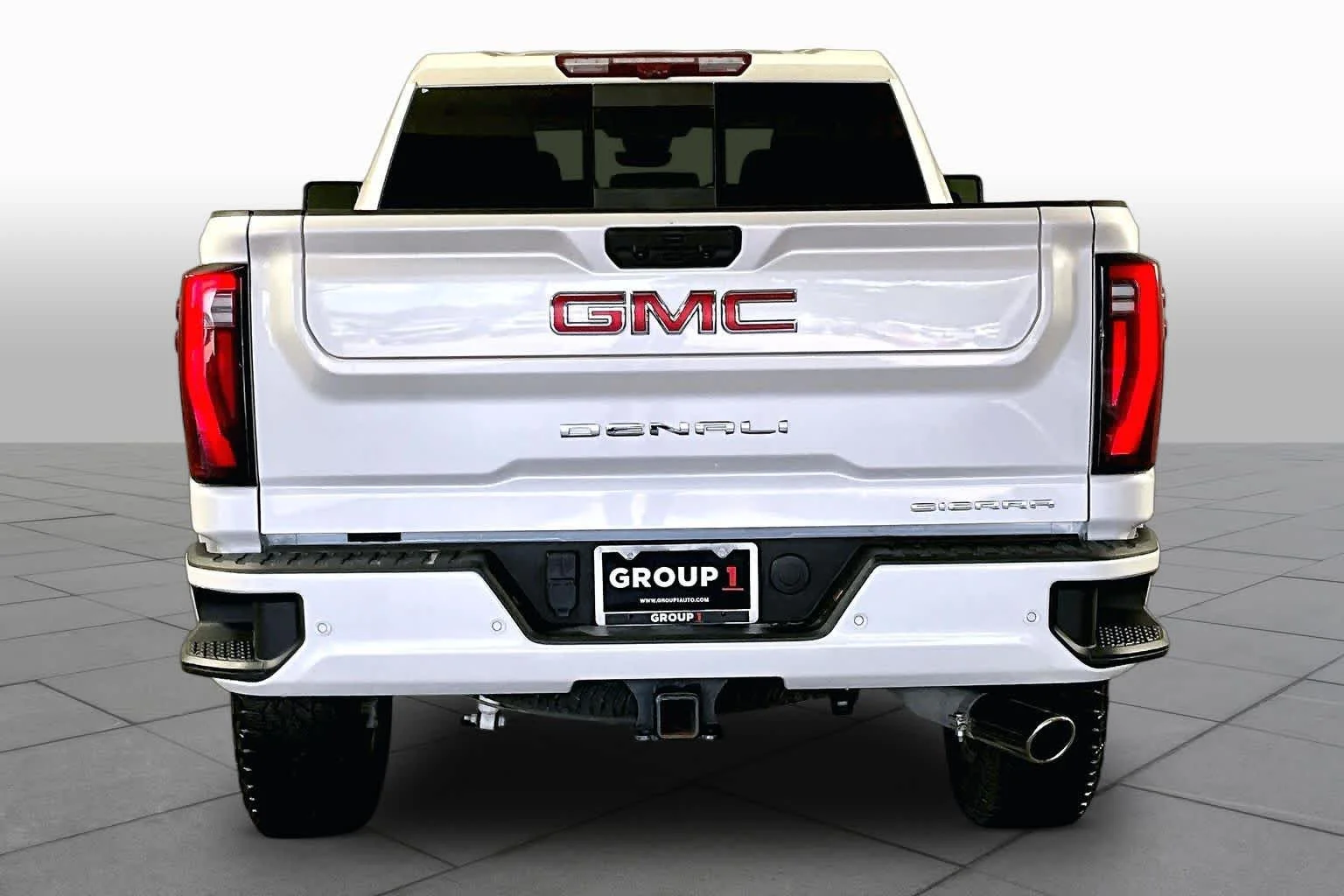 Used 2024 White Frost Tricoat GMC Denali image 5