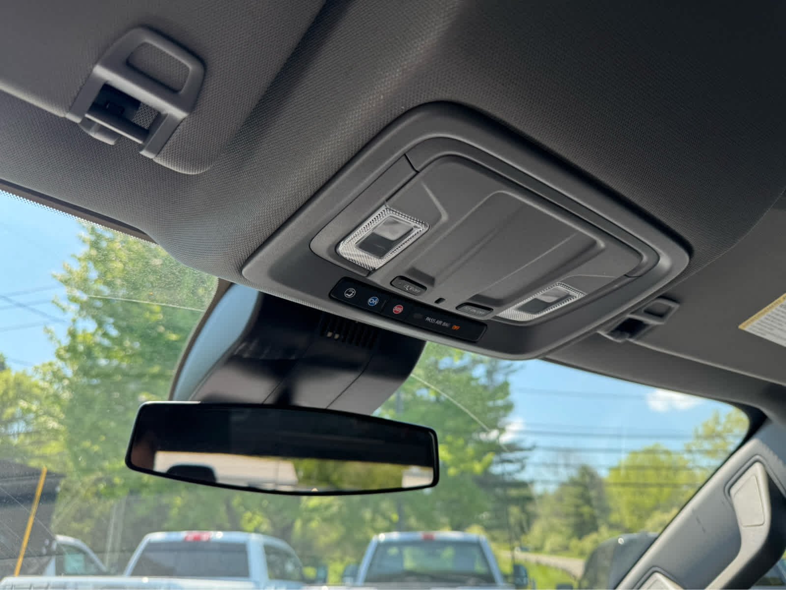 Used 2024 Summit White GMC Elevation image 22