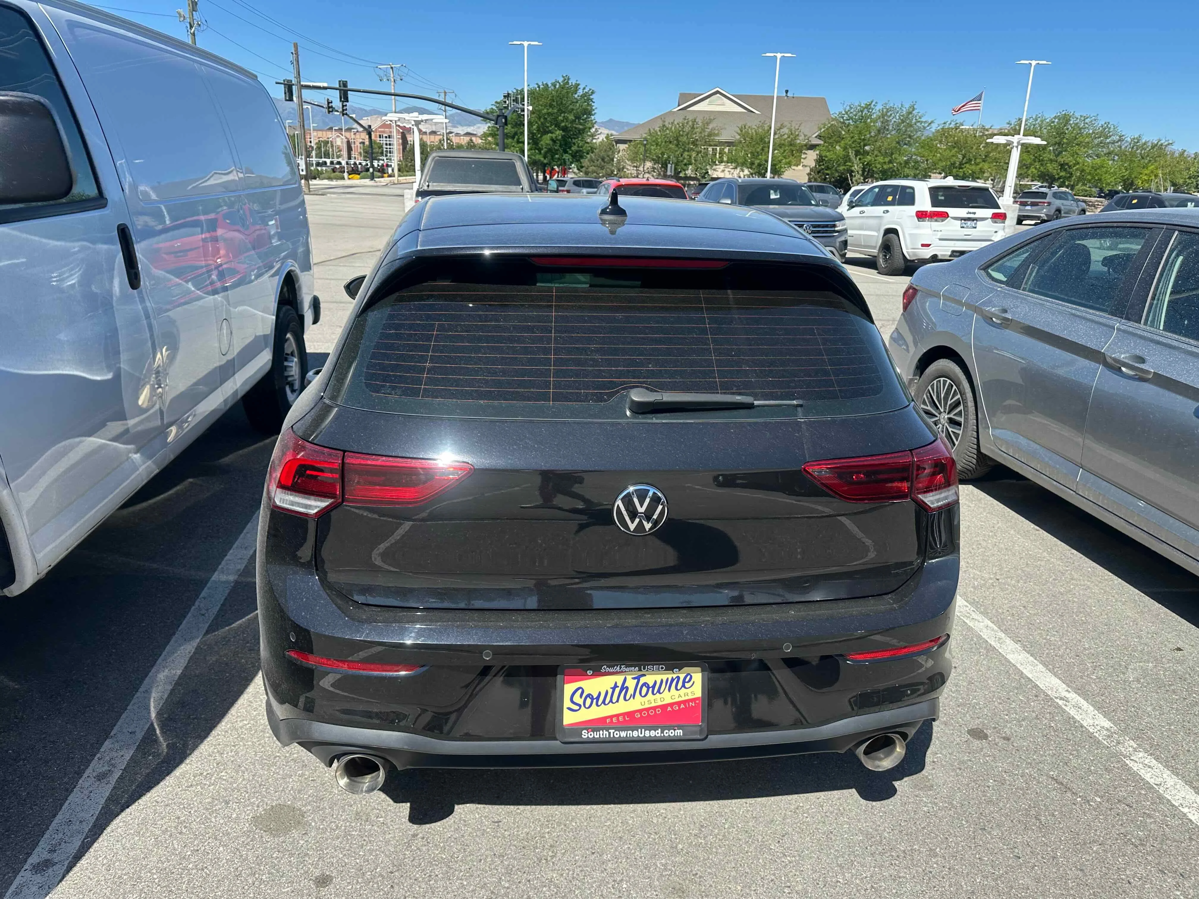 Used 2022 Black Volkswagen SE image 6