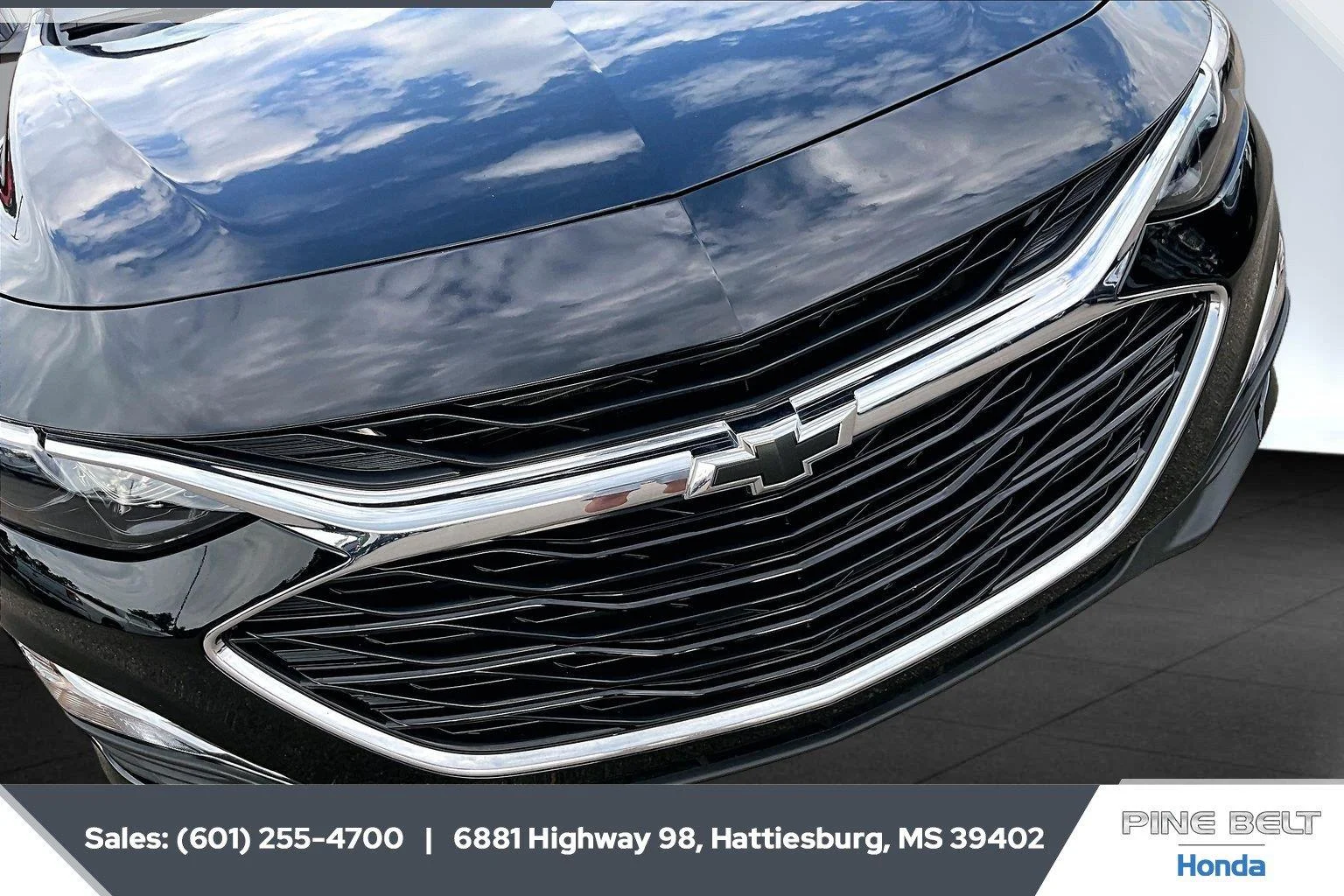 Used 2025 Mosaic Black Metallic Chevrolet RS image 21