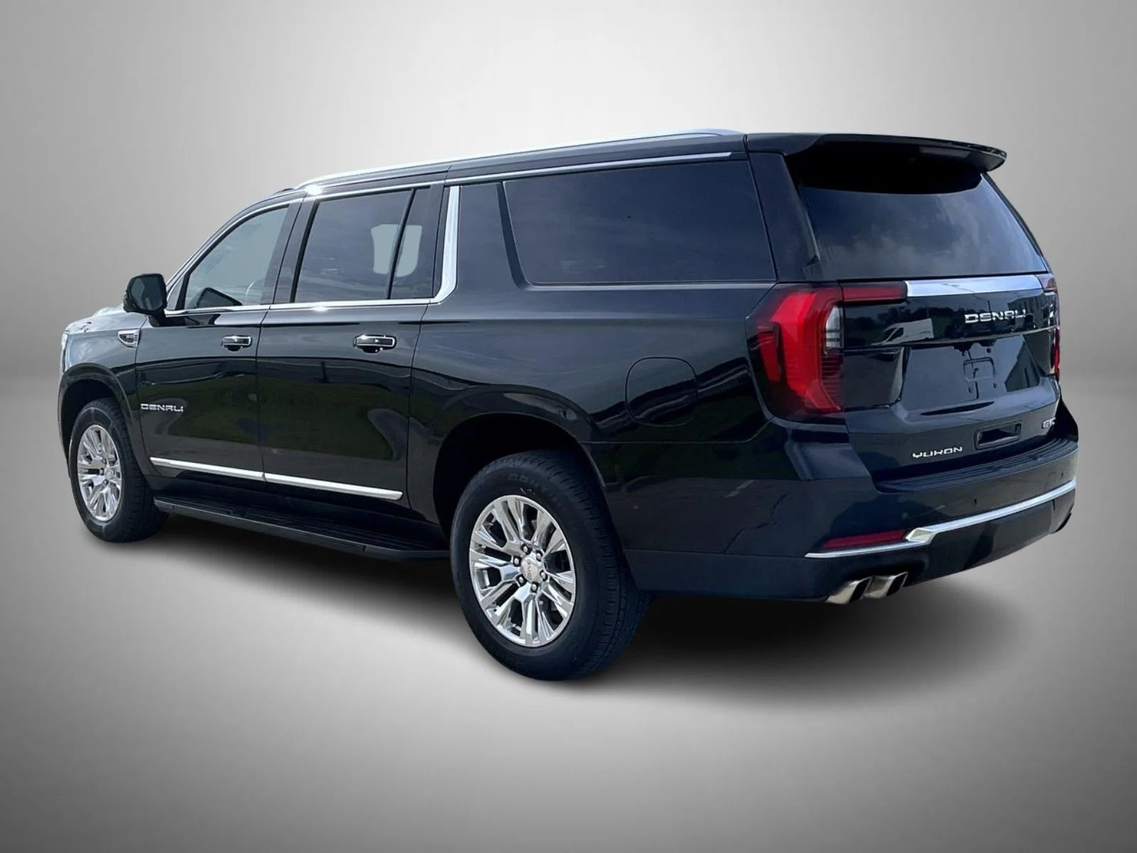 Used 2025 Black GMC Denali image 7