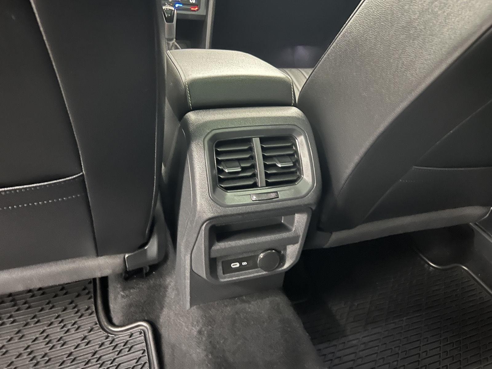 2022 Volkswagen Tiguan SE - Photo 29