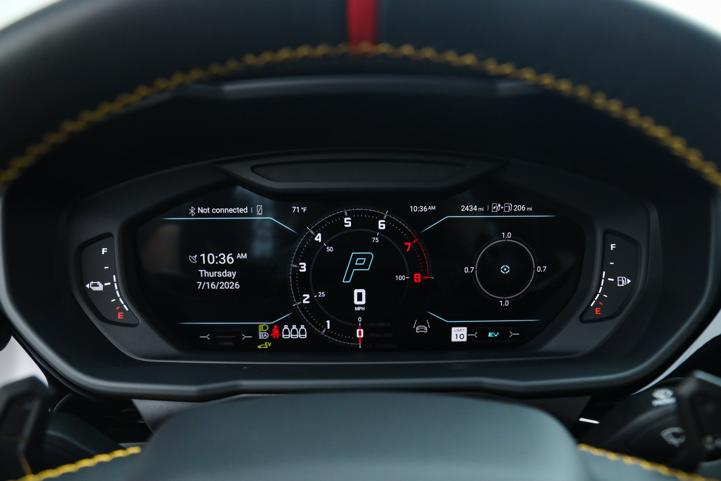 Used 2025 Yellow Lamborghini SE image 28