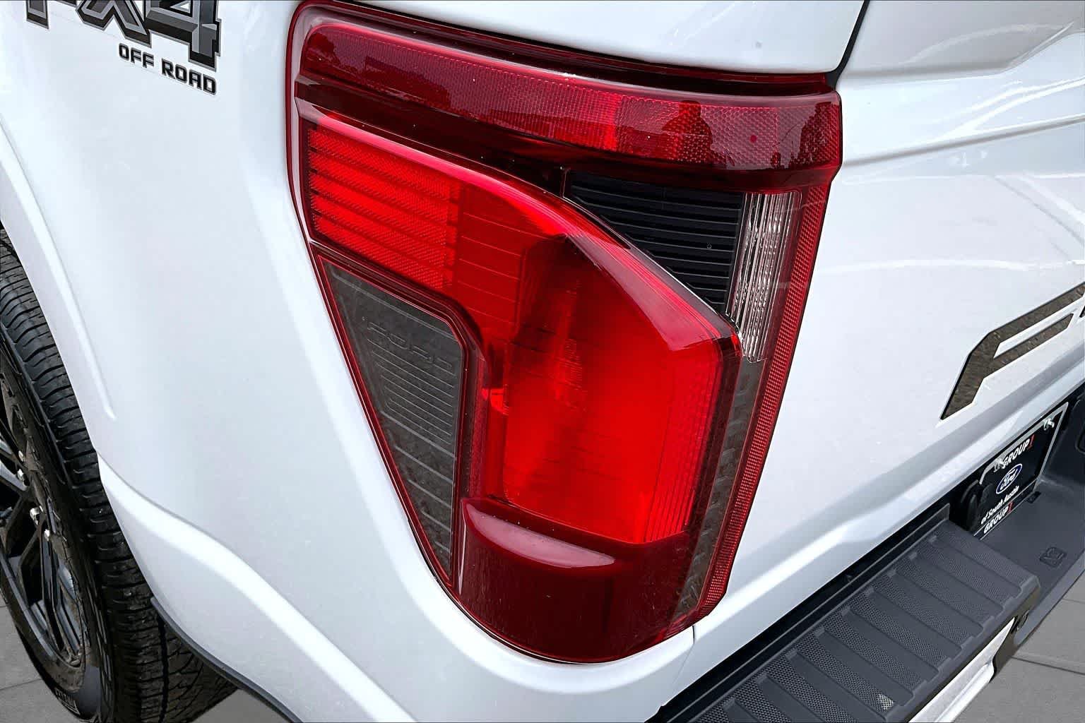 Used 2025 Oxford White Clearcoat Ford XLT image 34