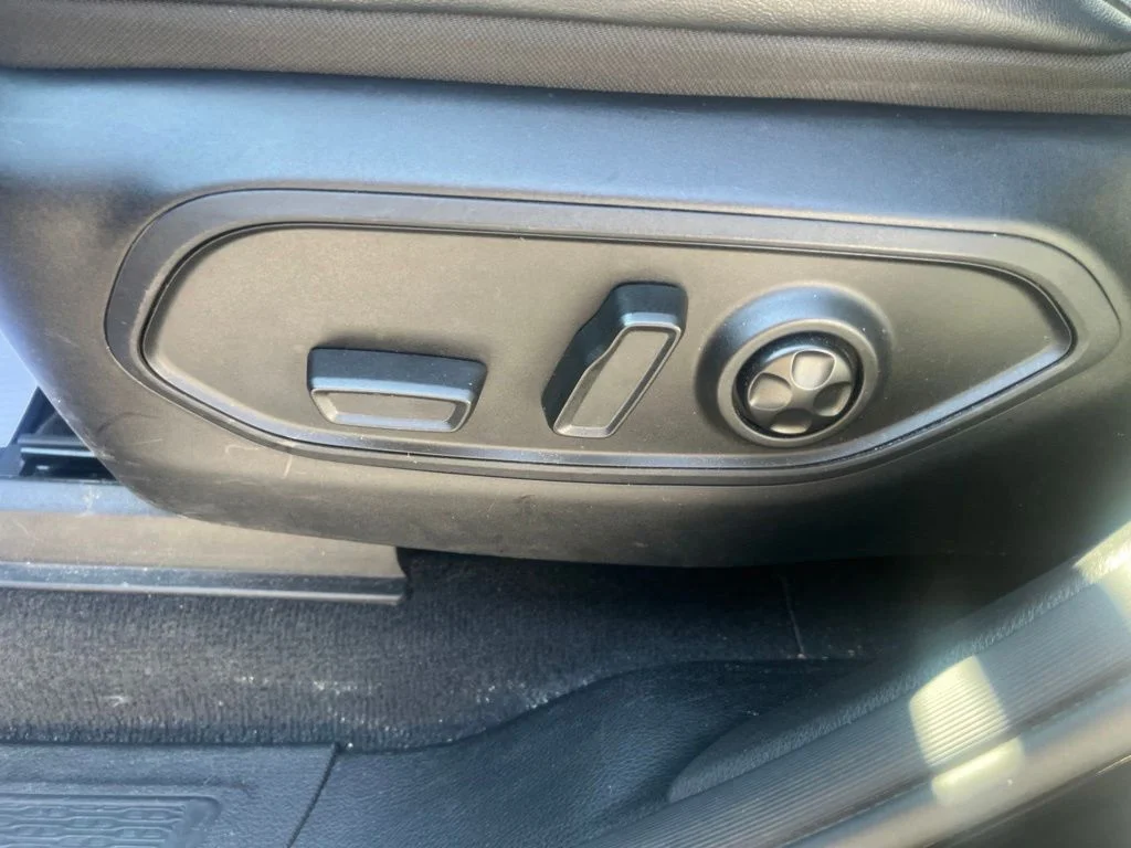 Used 2023 Black Jeep Altitude X image 26