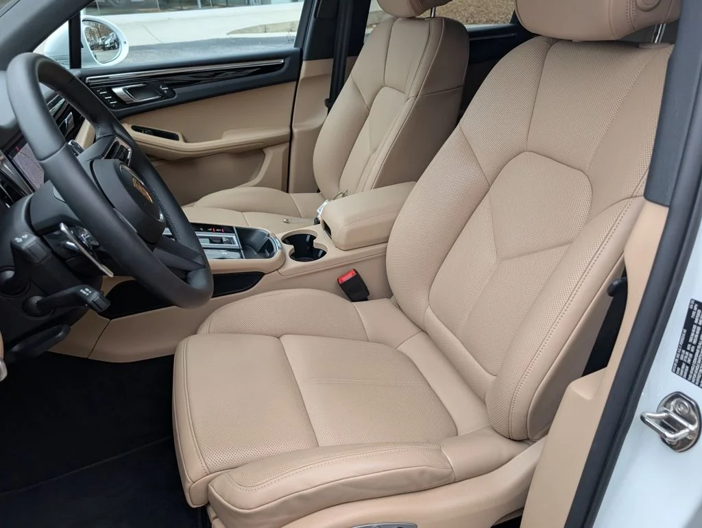 Used 2025 White Porsche  image 5