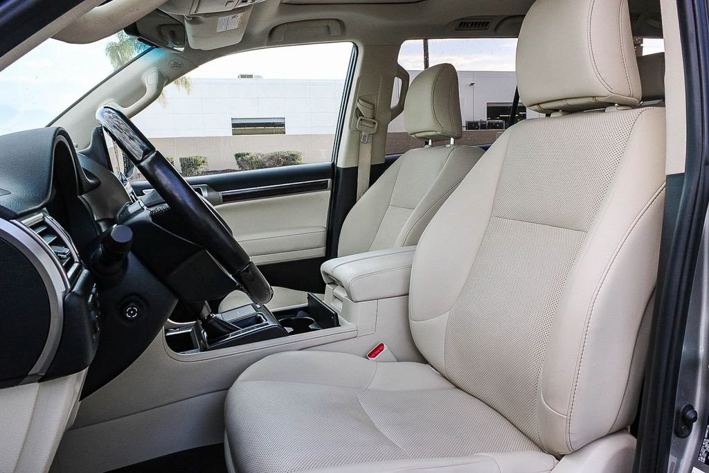 Used 2022 Silver Lexus 460 image 17