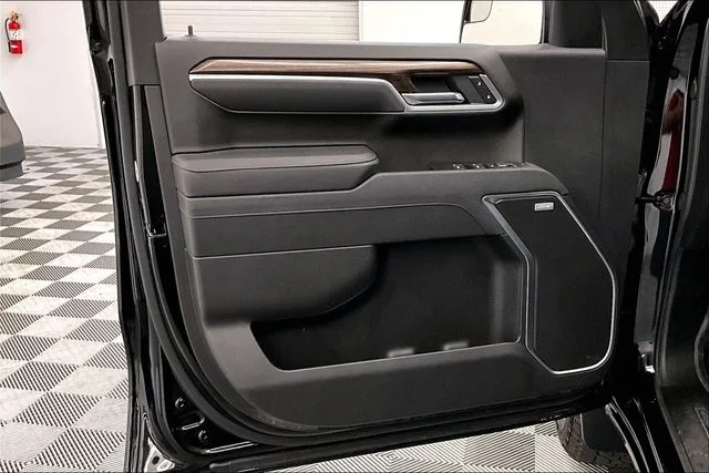 Used 2025 Black Chevrolet RST image 20