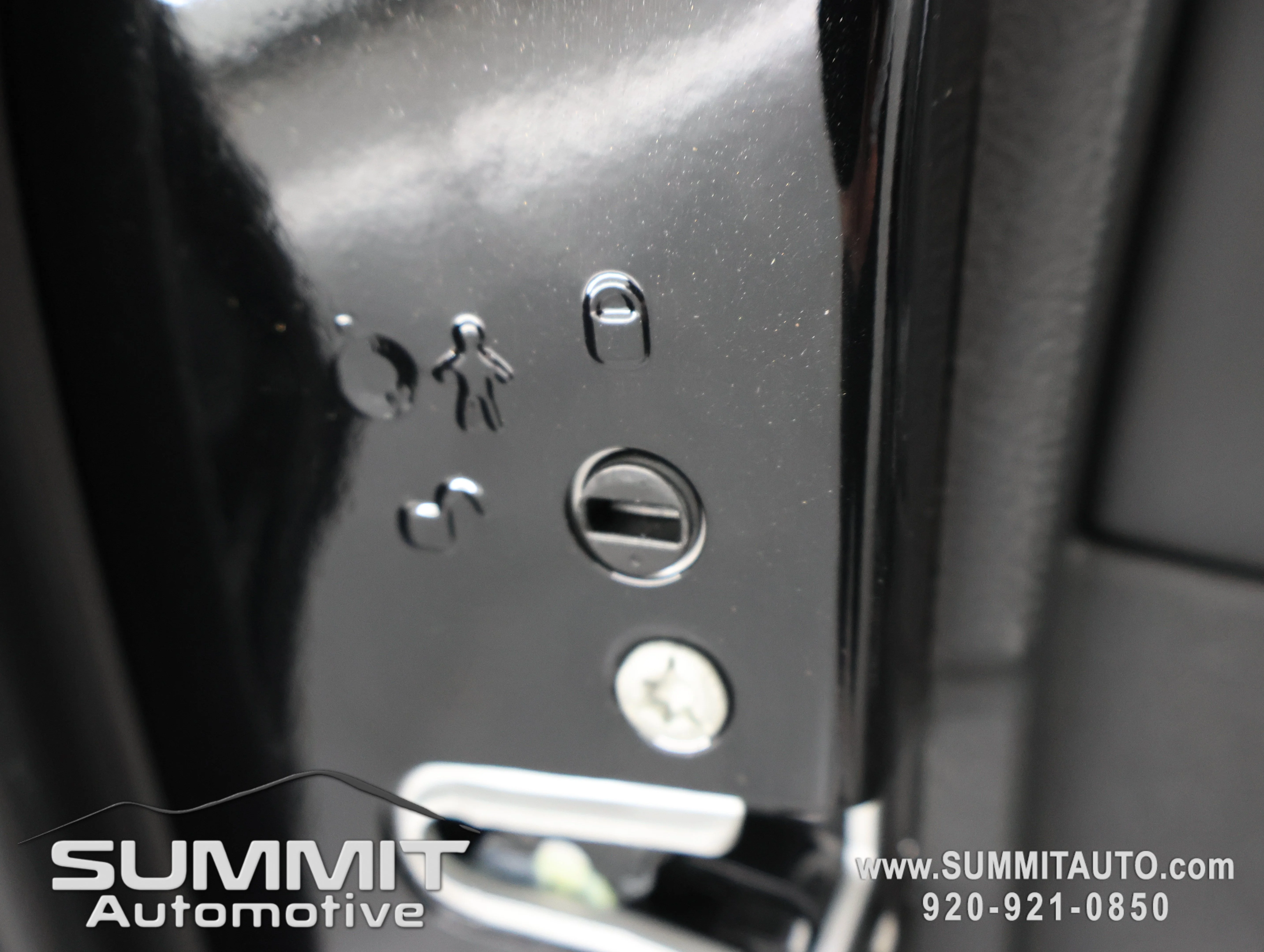 New 2026 Diamond Black Crystal Pearlcoat Jeep Limited image 44
