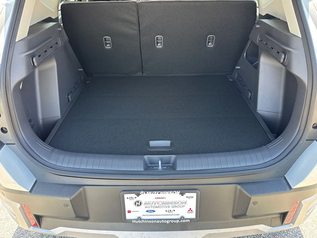 New 2027 Ivory Silver Kia EX image 18