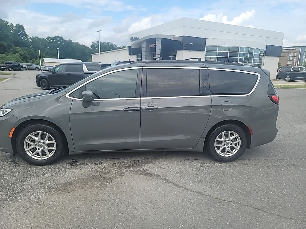 Used 2022 White Chrysler Touring L image 4