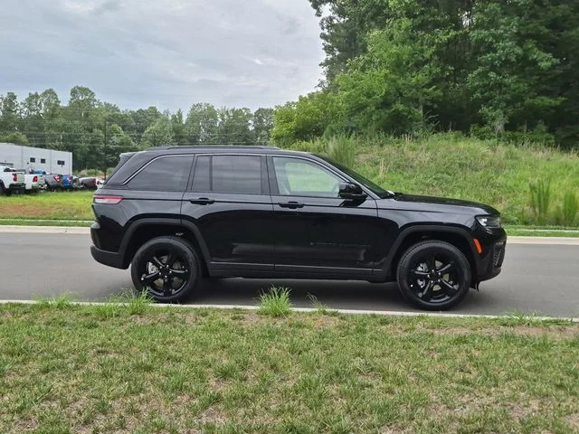 New 2026 Diamond Black Crystal Pearlcoat Jeep Limited image 14