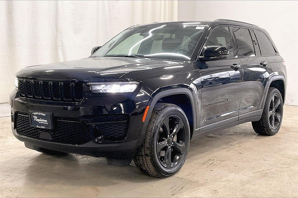 2023 JEEP GRAND CHEROKEE - Image 11