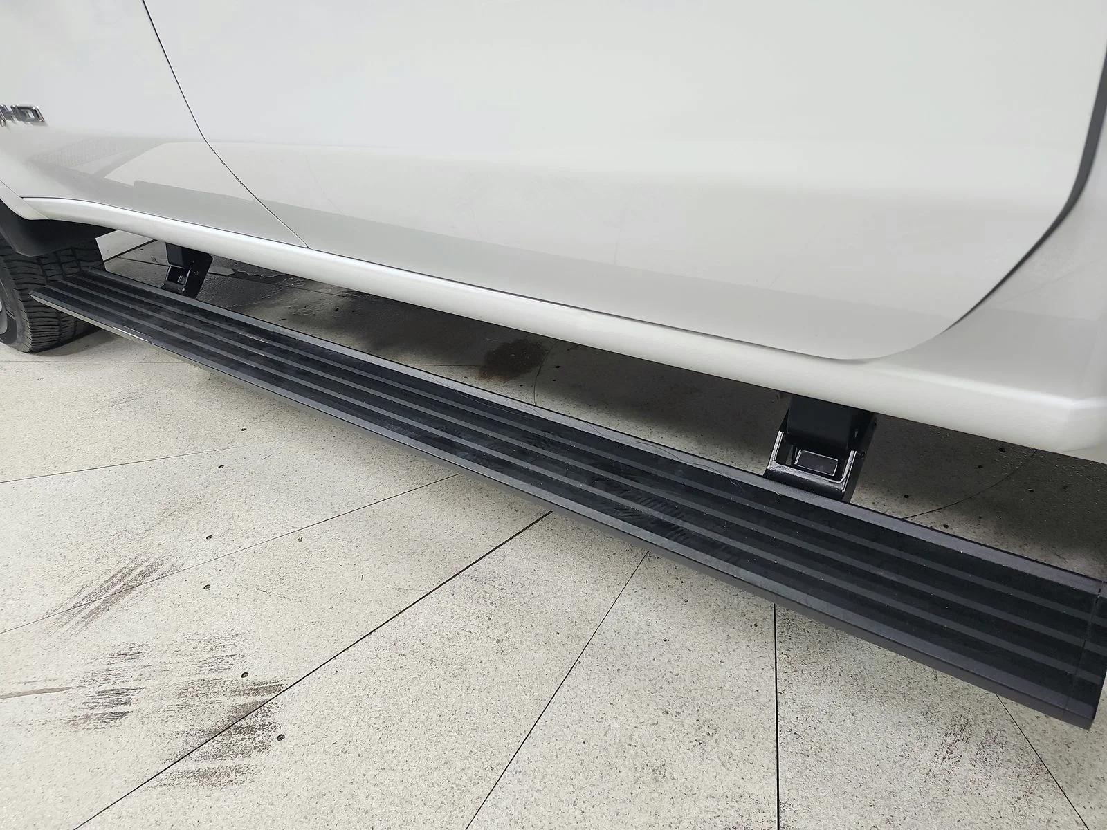 Used 2022 White GMC AT4 image 56