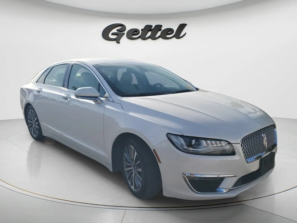 Used 2020 White Platinum Me Lincoln Standard image 2