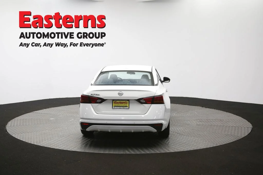 Used 2025 White Nissan 2.5 SV image 35