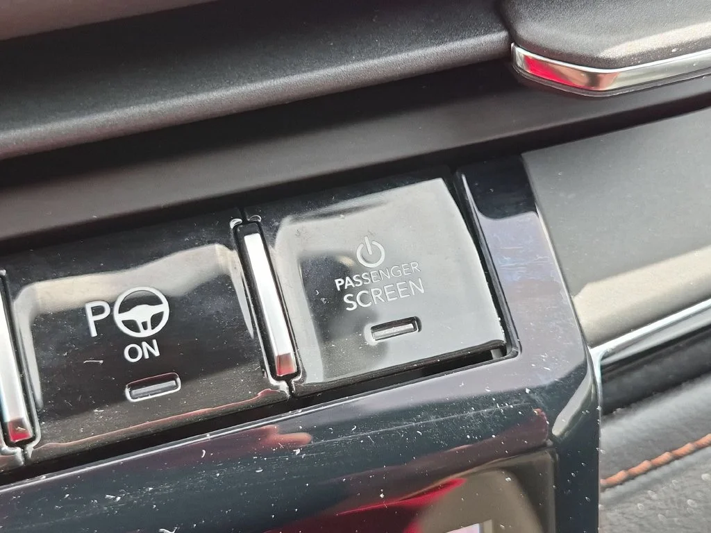 Used 2024 Silver Jeep Summit image 27