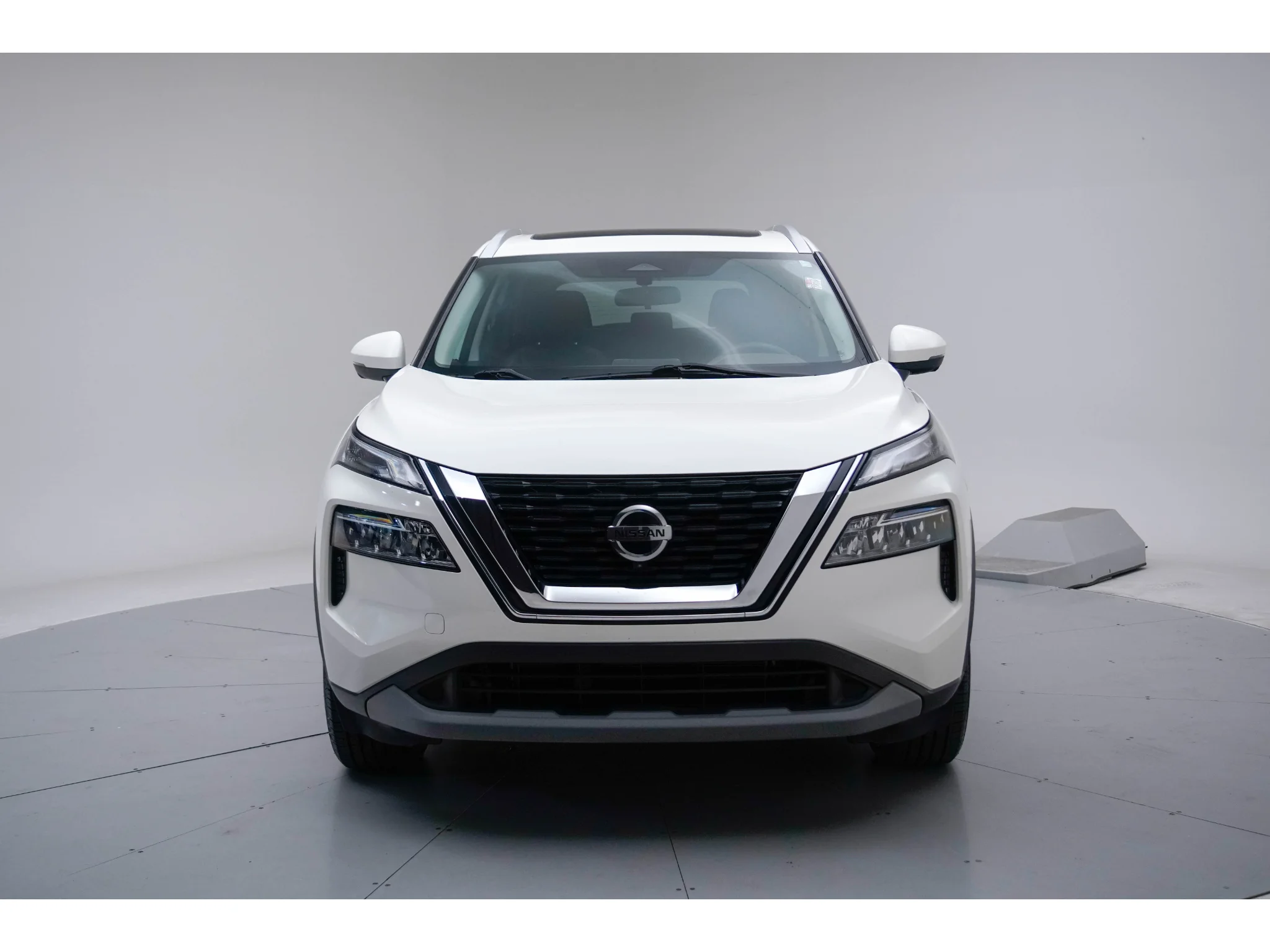 Used 2021 Pearl White Tricoat Nissan SV image 2