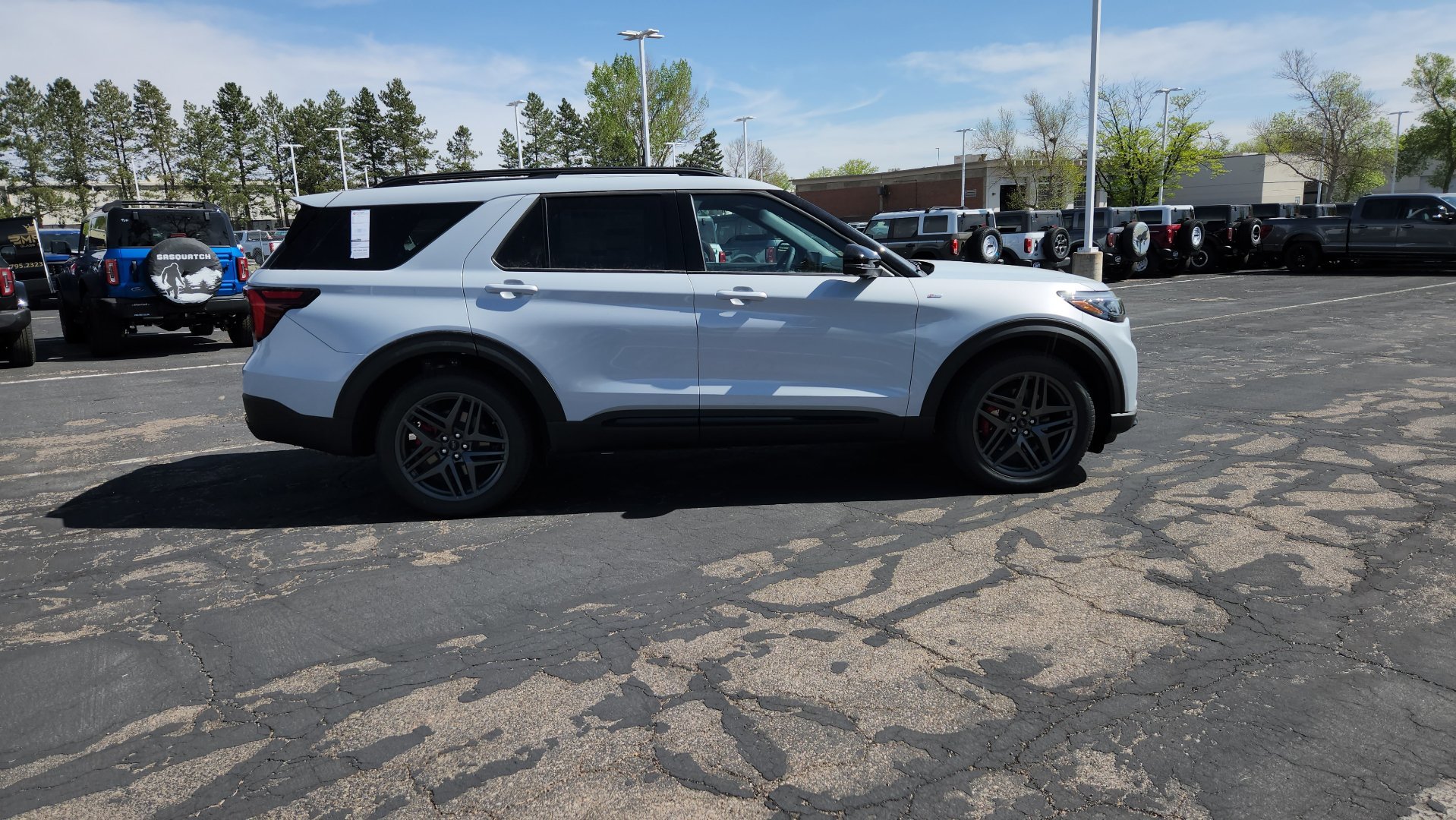 2026 Ford Explorer ST-Line - Photo 15