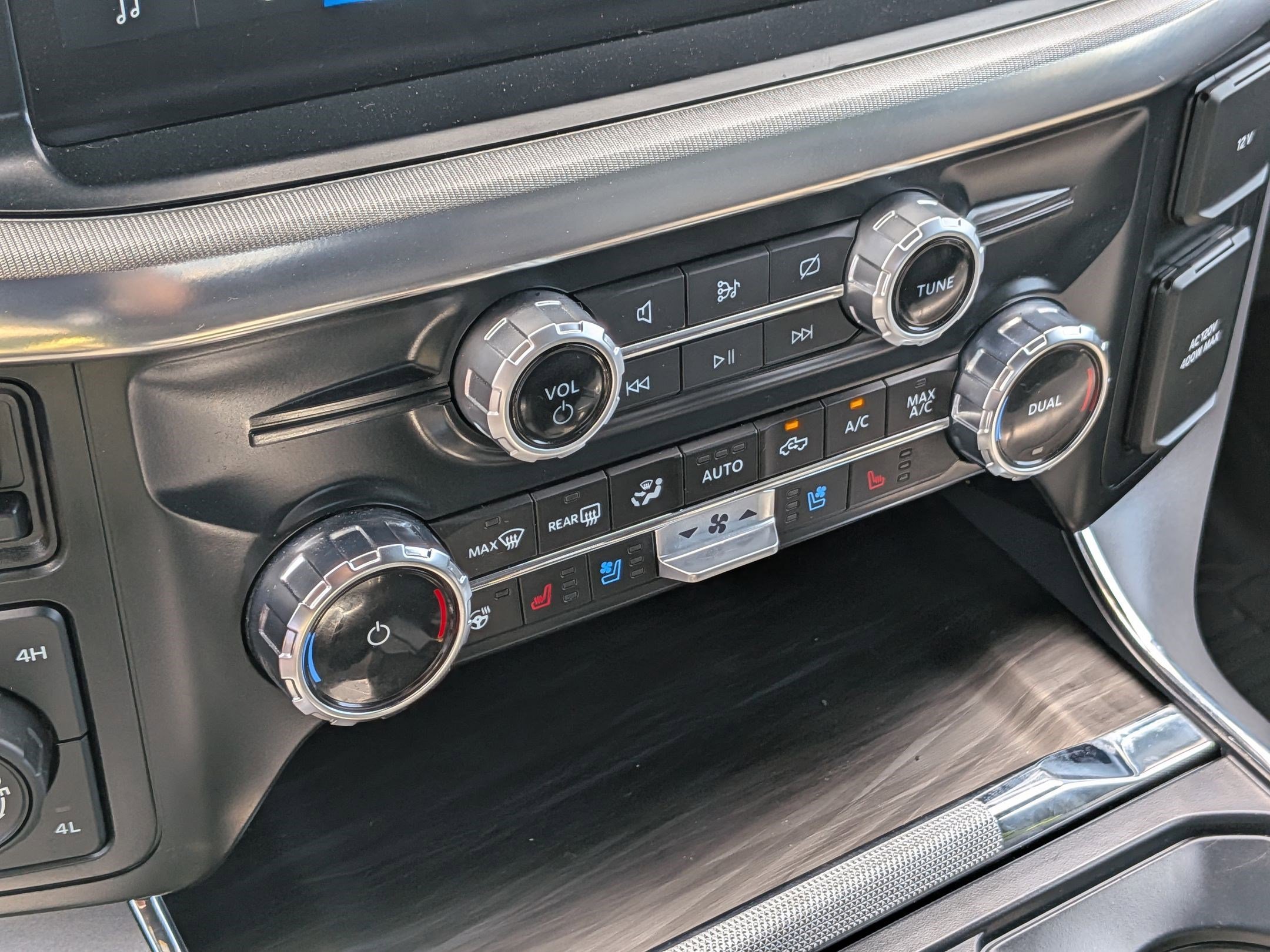 Certified Used 2024 Oxford White Ford LARIAT image 27