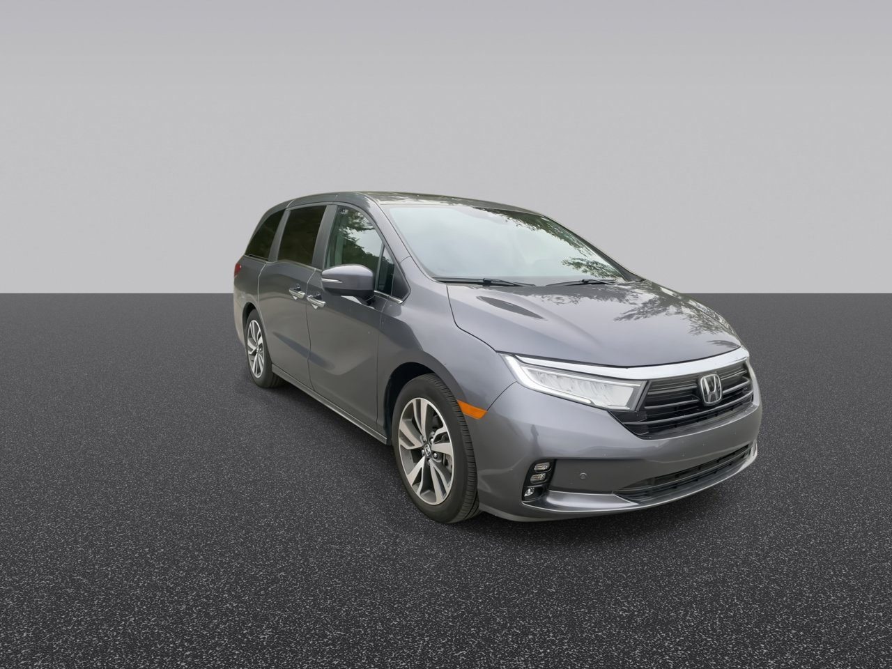 Used 2024 Modern Steel Metallic Honda Touring image 2