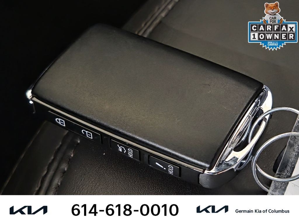 Used 2021 White Mazda Signature image 35