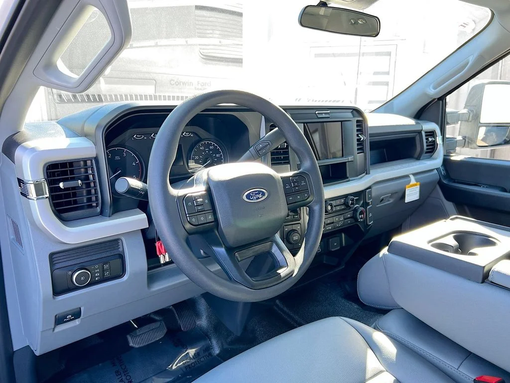 New 2026 Oxford White Ford XL image 3