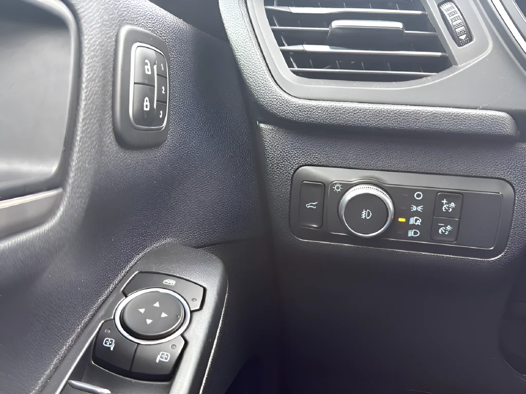 2022 Ford Escape Titanium - Photo 15