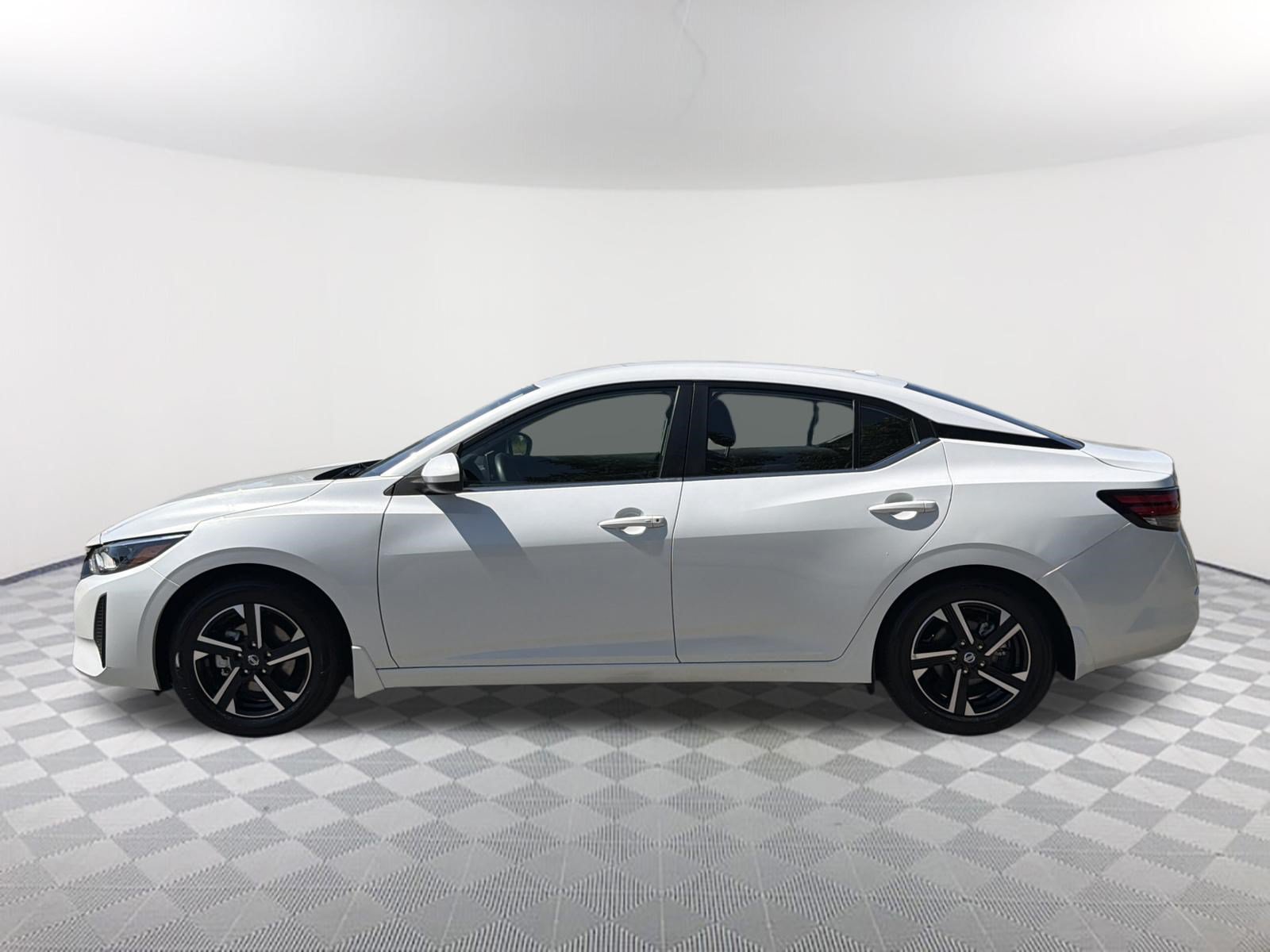 Used 2025 Aspen White Tricoat Nissan SV image 13