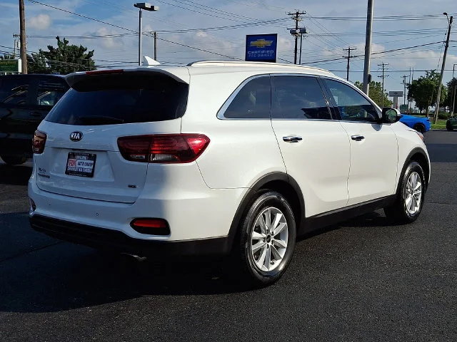 Used 2019 White Kia LX image 7