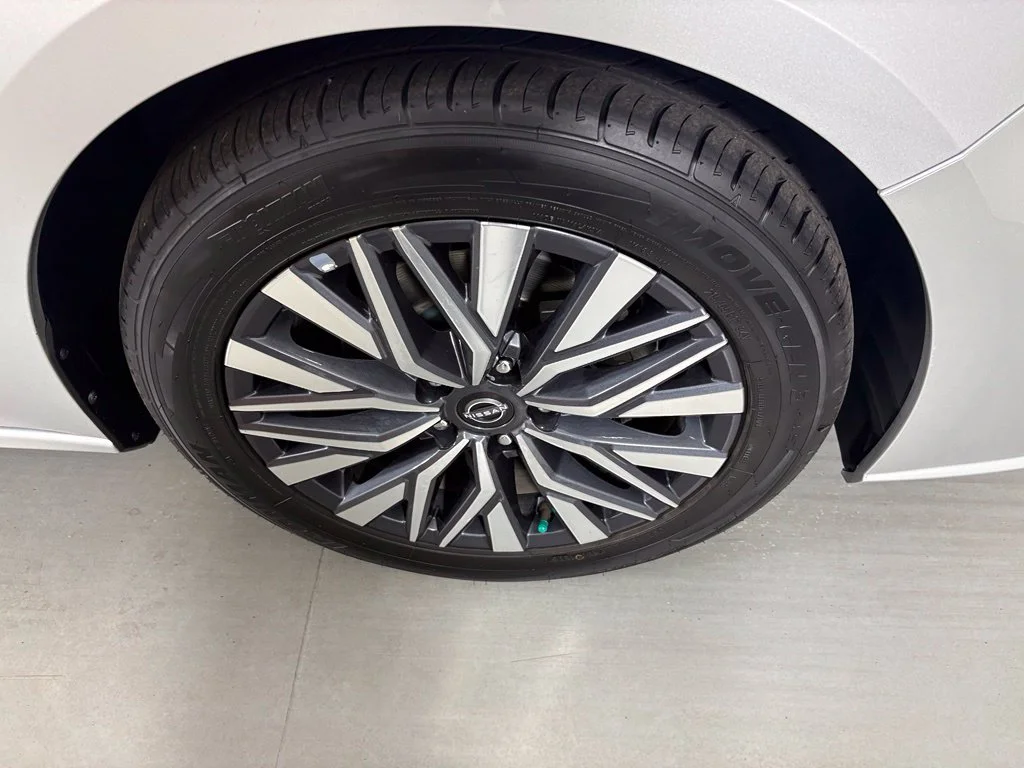 Used 2024 Silver Nissan 2.5 SV image 11