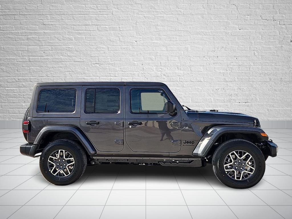 New 2026 Granite Crystal Metallic Clear-Coat Exterior Paint Jeep Sahara image 5
