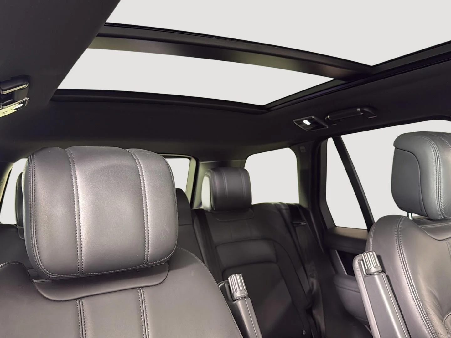 Used 2019 Santorini Black Metallic Land Rover SC image 11