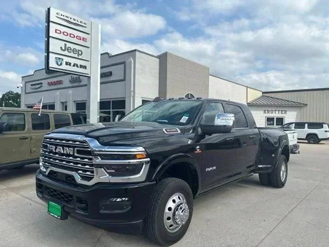 New 2026 Diamond Black Crystal Pearlcoat RAM Longhorn image 2