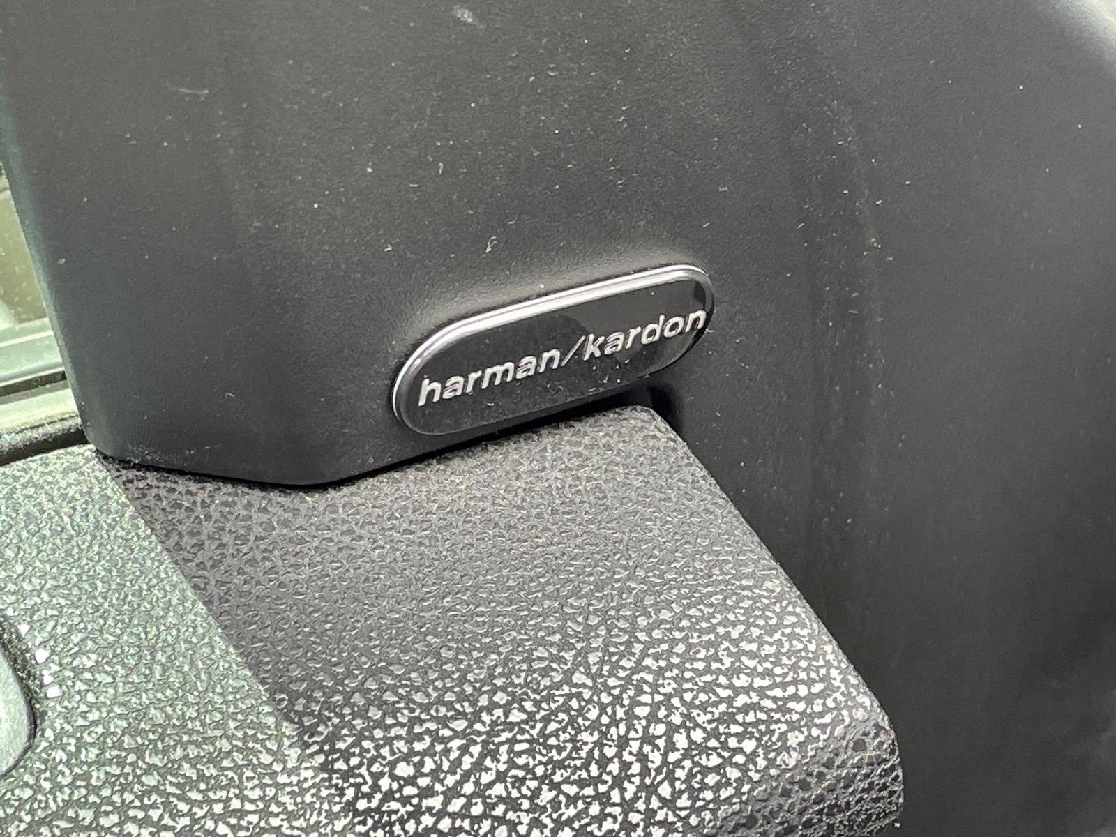 Used 2016 Pitch Black Clearcoat Dodge SRT Hellcat image 21