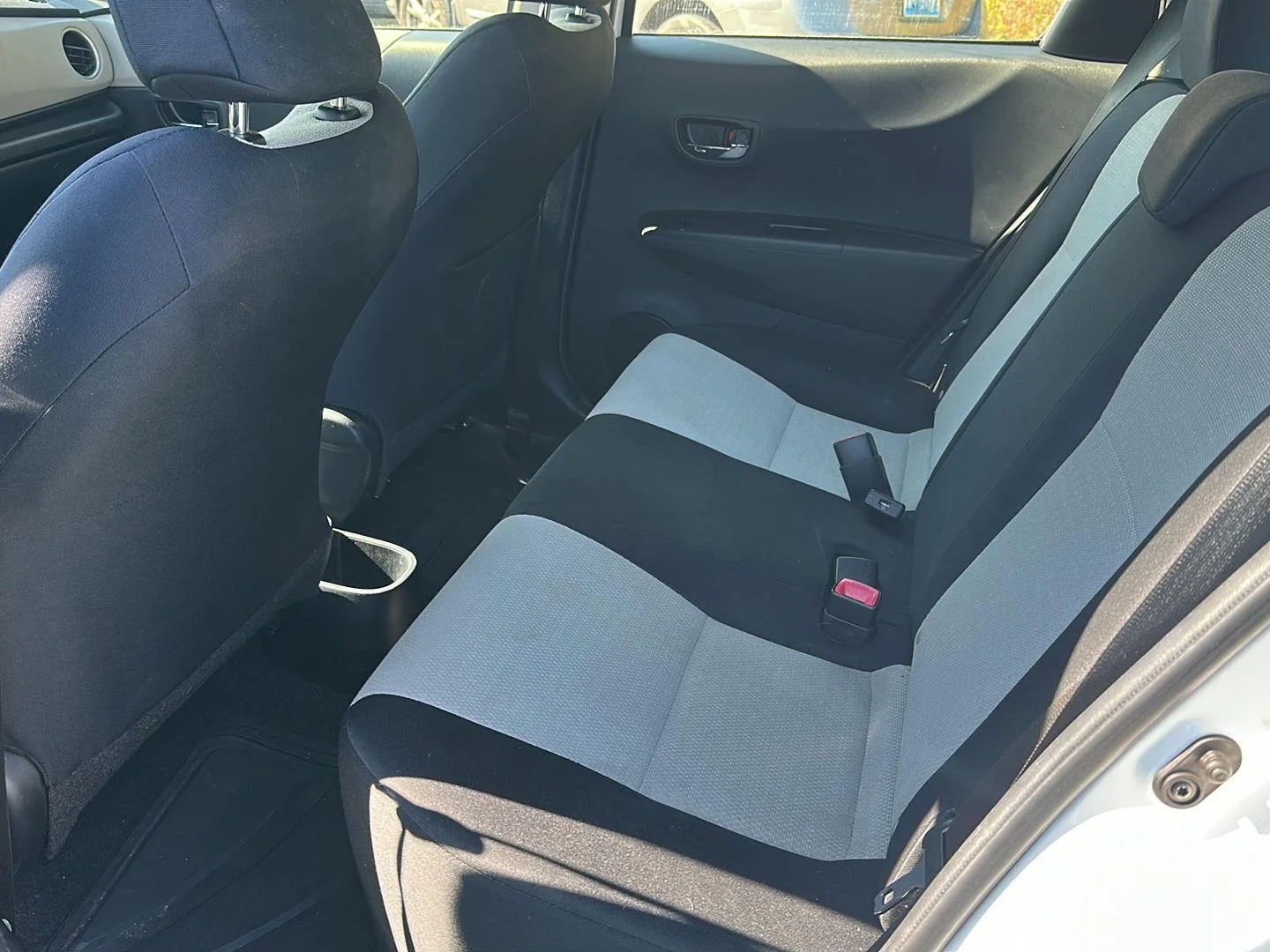 Used 2012  Toyota L image 8