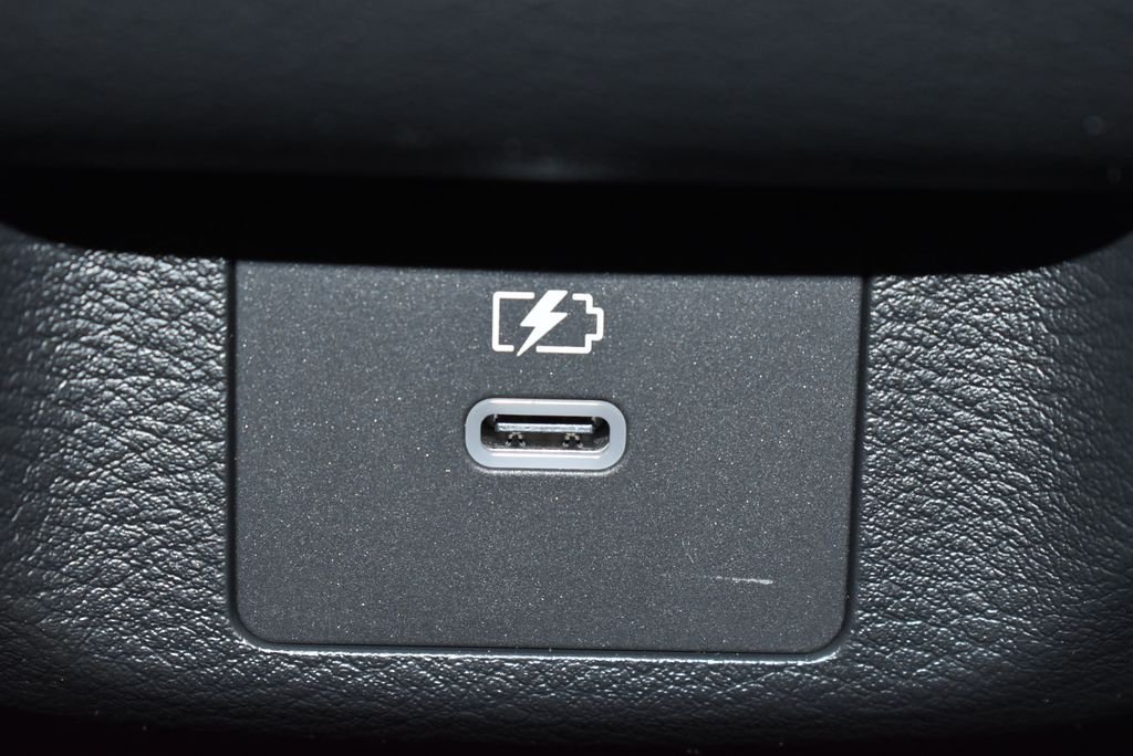 2025 Nissan Versa Sedan SR - Photo 31