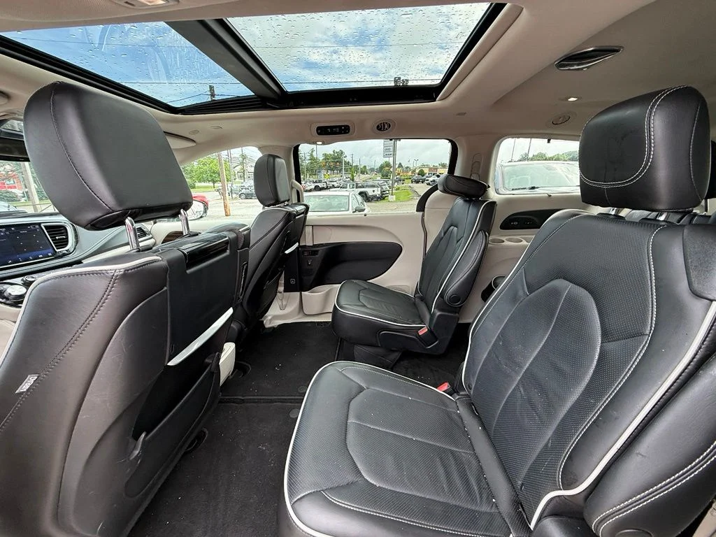Used 2023 Red Chrysler Limited image 24