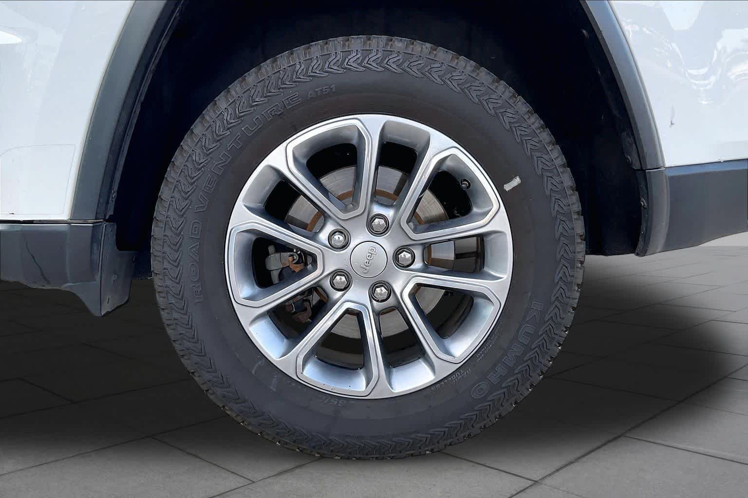 Used 2016 Bright White Clearcoat Jeep Limited image 10