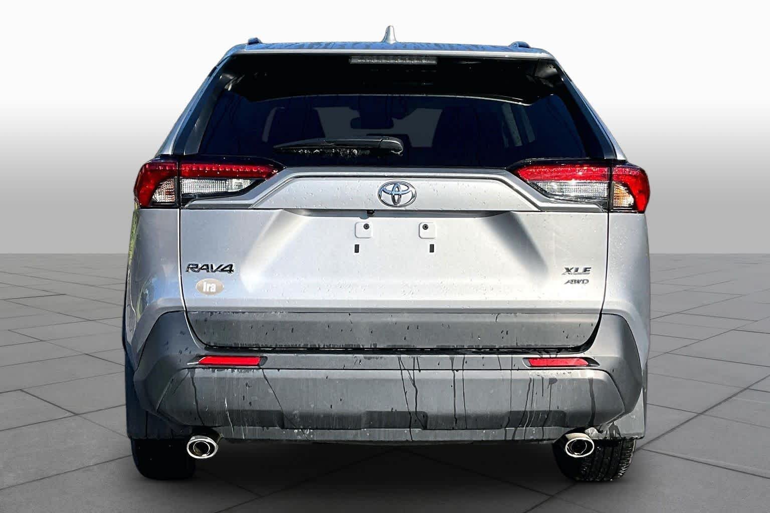 2025 Toyota RAV4 XLE - Photo 8