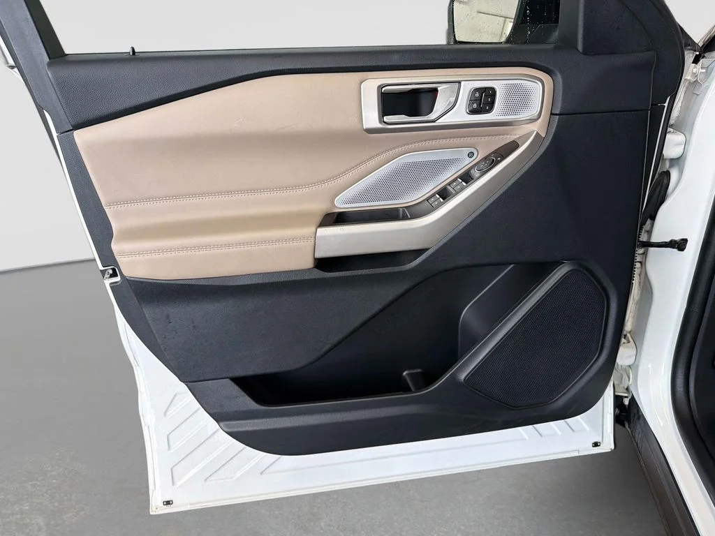 Used 2023 White Ford Limited image 18