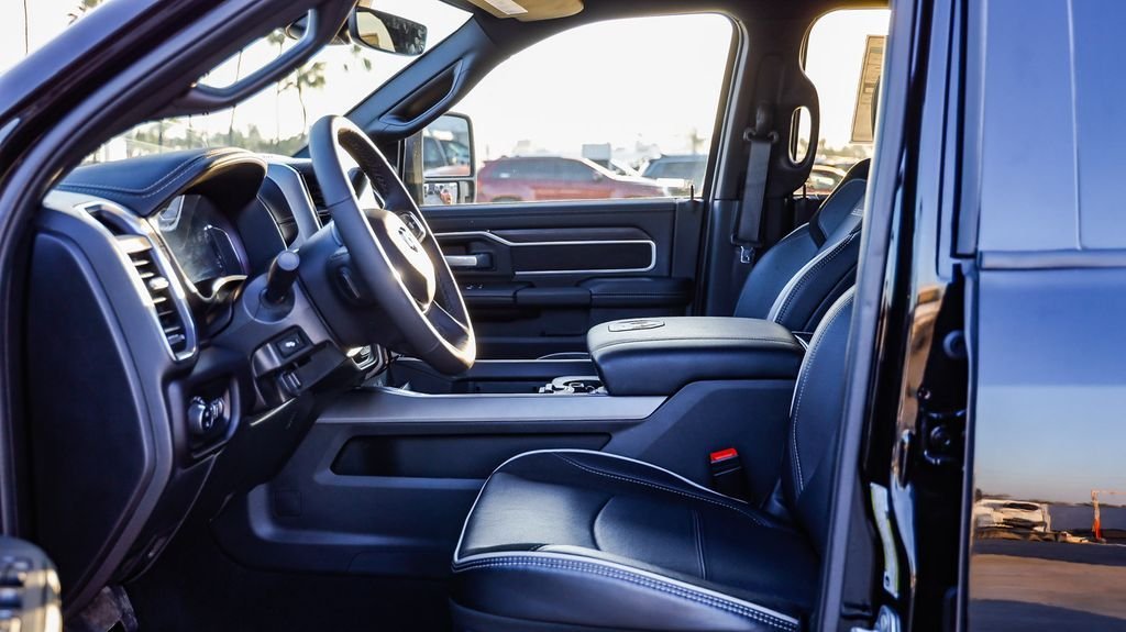 2025 RAM 3500 Laramie - Photo 21