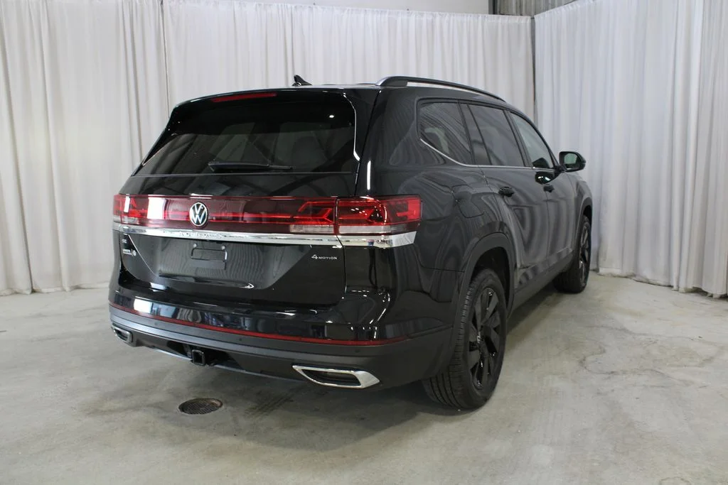 New 2026 Black Volkswagen 2.0T SE w/Technology image 26
